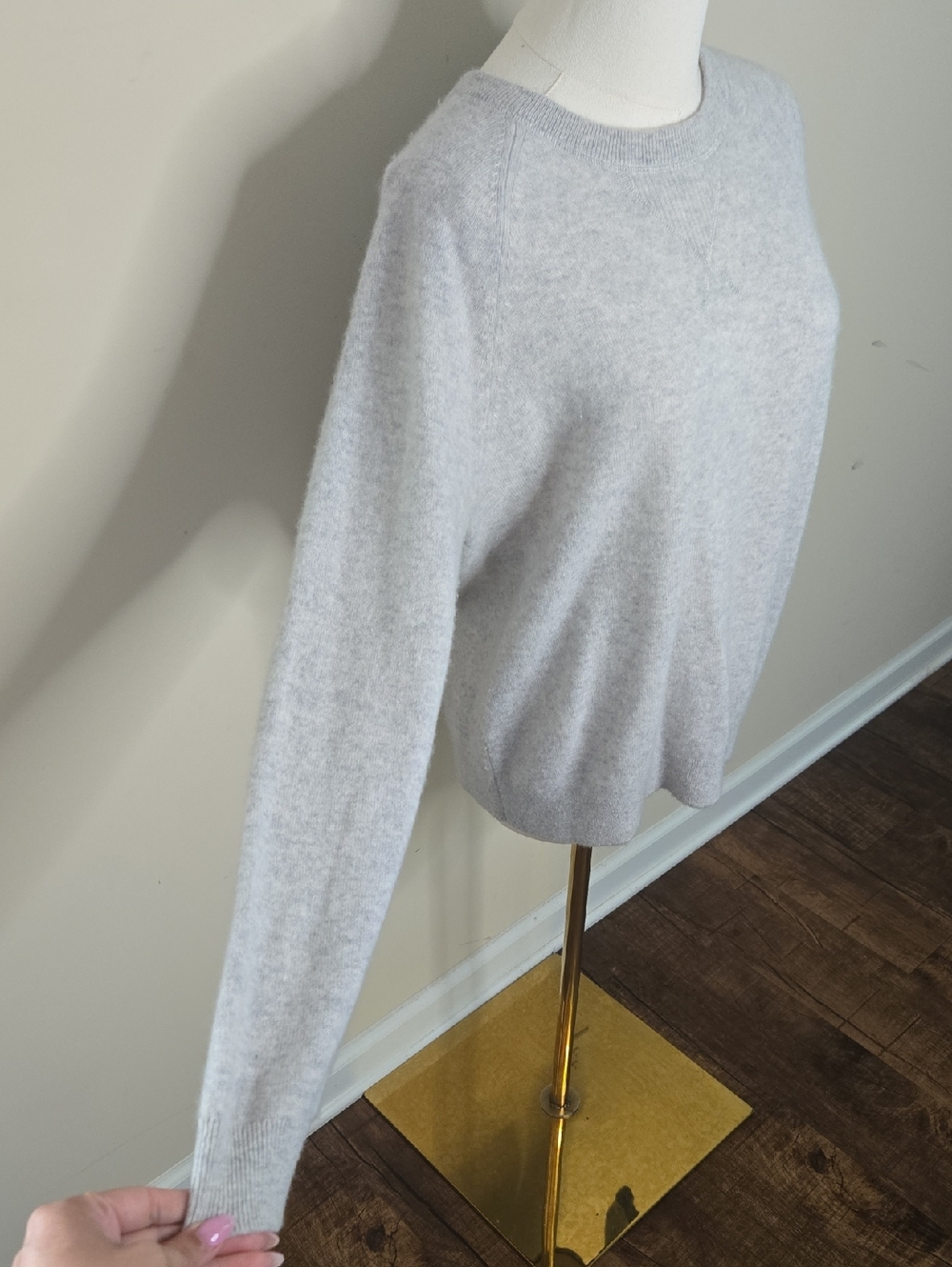 Garnet Hill Light Gray Cashmere Sweater Quiet Luxury Minimalist Wardrobe Staple - Picture 4 of 9